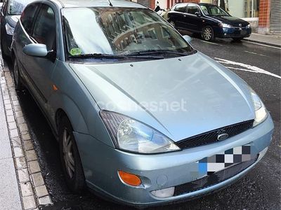 Usado Ford Focus Trend 100 CV (73 kW) 2001 Azul Berlina