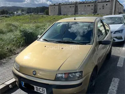 Usado Fiat Punto 60 CV (44 kW) 2000 Amarillo Utilitario