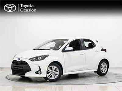 Usado Toyota Yaris Hybrid Business Edition 120 CV (88 kW) 2021 Blanco Berlina