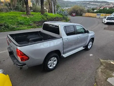 Usado Toyota HiLux 150 CV (110 kW) 2017 Beige Pickup/Camioneta