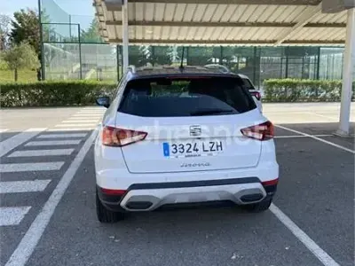 Usado Seat Arona Xperience 110 CV (80 kW) 2022 Blanco SUV