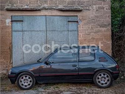 Begagnad Peugeot 205 GTi 122 HK (89 kW) 1990 Svart Sedan