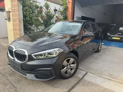 Usado BMW 118 136 CV (100 kW) 2022 Negro Berlina