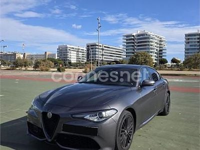 Usado Alfa Romeo Giulia Ti 200 CV (147 kW) 2022 Gris / plata Berlina