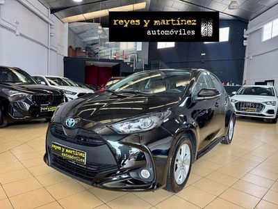 Usado Toyota Yaris Hybrid Business Edition 116 CV (85 kW) 2021 Negro Utilitario
