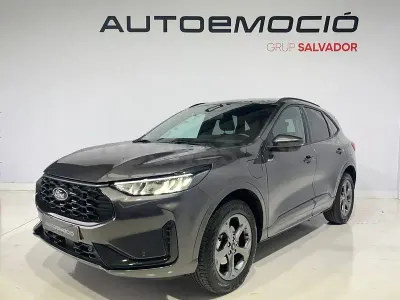 Usado Ford Kuga ST-Line 243 CV (178 kW) 2025 Gris / plata SUV