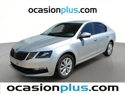 Usado Skoda Octavia Ambition 110 CV (80 kW) 2018 Gris plata Berlina