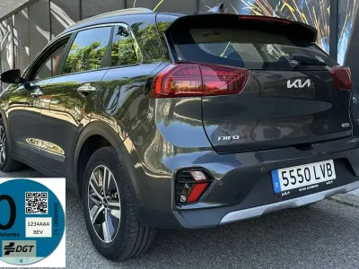 Usado Kia Niro 141 CV (103 kW) 2022 Gris SUV