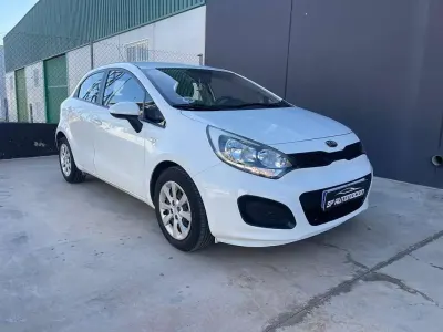 Usado Kia Rio 75 CV (55 kW) 2016 Blanco Utilitario