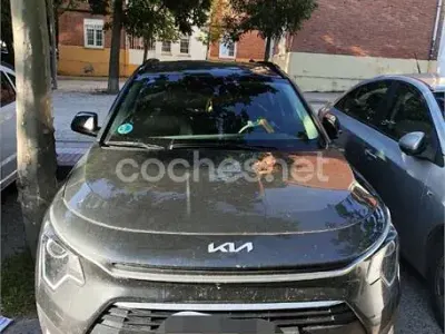 Usado Kia Niro 141 CV (103 kW) 2023 Gris / plata SUV