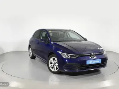 Usado VW Golf VIII Life 110 CV (80 kW) 2020 Azul Berlina