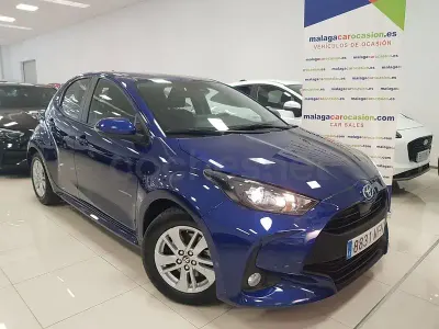 Usado Toyota Yaris Hybrid Business Edition 116 CV (85 kW) 2023 Azul Berlina