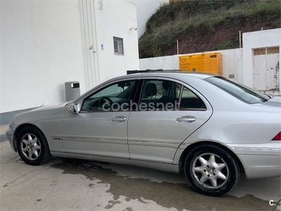 Usado Mercedes C220 Classic 143 HP (105 kW) 2002 Cinzento Sedan