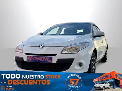 Begagnad Renault Mégane 110 HK (80 kW) 2010 Vit Sedan