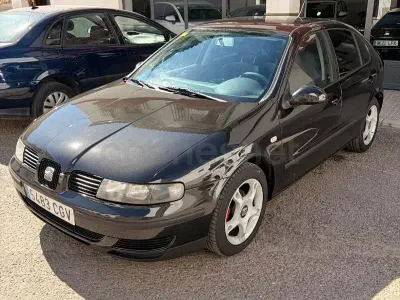 Usado Seat Leon Stella 105 CV (77 kW) 2003 Negro Utilitario