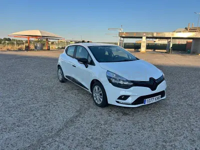 Usado Renault Clio IV Business 75 CV (55 kW) 2018 Blanco Berlina