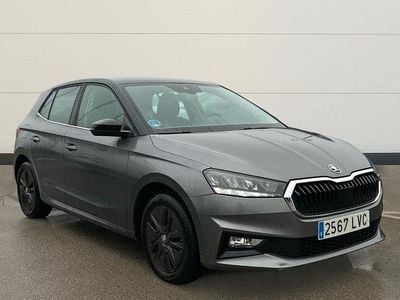 Usado Skoda Fabia Style 110 CV (80 kW) 2021 Gris Berlina