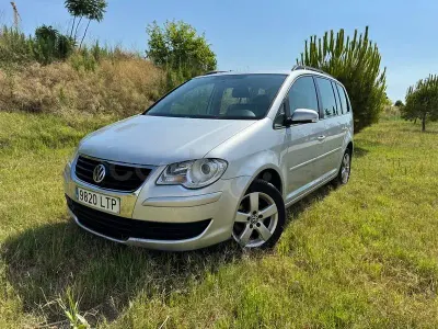 Usado VW Touran Edition 105 CV (77 kW) 2009 Gris / plata Monovolumen