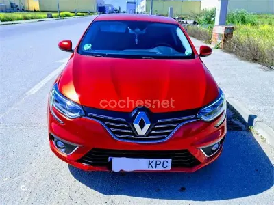 Begagnad Renault Mégane IV Zen 110 HK (80 kW) 2018 Röd Sedan