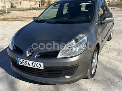 Usado Renault Clio II Authentique 70 CV (51 kW) 2009 Gris / plata Berlina