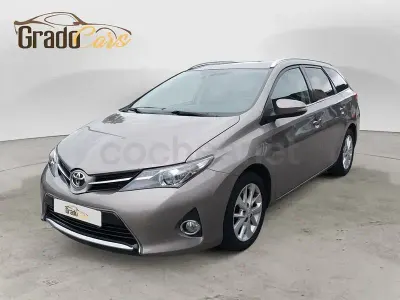 Usado Toyota Auris Active 124 CV (91 kW) 2014 Beige Familiar