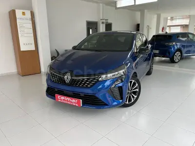 Usado Renault Clio V Techno 100 CV (73 kW) 2025 Azul Berlina