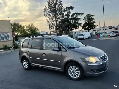 Usado VW Touran 140 CV (102 kW) 2008 Gris / plata Monovolumen