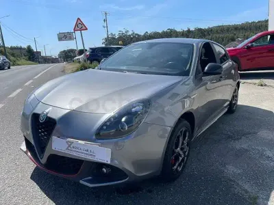 Usado Alfa Romeo Giulietta 120 CV (88 kW) 2021 Gris / plata Berlina