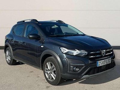 Usado Dacia Sandero Comfort 91 CV (66 kW) 2021 Gris Utilitario