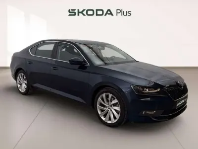 Usado Skoda Superb Style 150 CV (110 kW) 2017 Azul Berlina