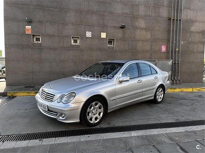 Gris / plata Usado 2004 Mercedes C270 Elegance Berlina | 2990 €