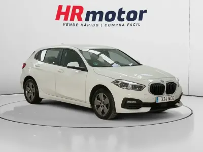 Usado BMW 118 Comfort Edition 140 CV (102 kW) 2022 Blanco Utilitario