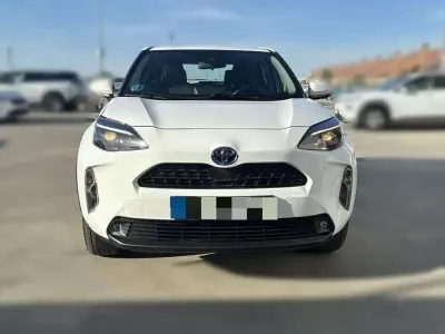 Usado Toyota Yaris Cross Business Edition 116 CV (85 kW) 2024 Blanco SUV