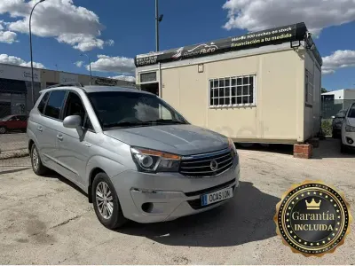 Usado SsangYong Rodius 178 CV (130 kW) 2017 Gris / plata Monovolumen