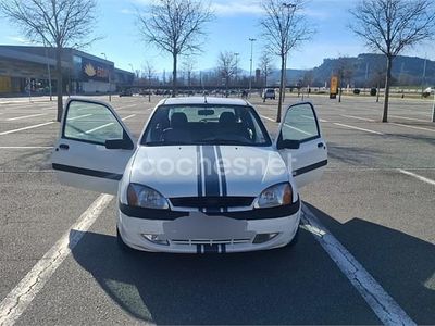 Usado Ford Fiesta 90 CV (66 kW) 2000 Blanco Utilitario