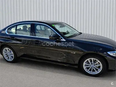 Usado BMW 320e Comfort Edition 204 CV (150 kW) 2022 Negro Berlina