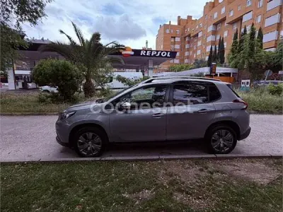 Usado Peugeot 2008 Signature Sky 82 CV (60 kW) 2019 Gris / plata SUV