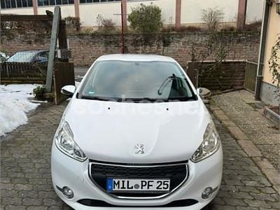 Usado Peugeot 208 Access 82 CV (60 kW) 2014 Blanco Utilitario