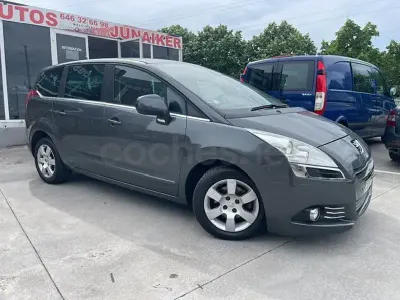Usado Peugeot 5008 Active 150 HP (110 kW) 2012 Cinzento Monovolume