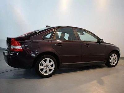 Käytetty Volvo S40 Momentum 136 HP (100 kW) 2005 Punainen Sedan