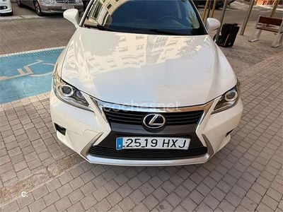 Lexus CT200h