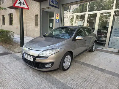 Usado Renault Mégane III Expression 110 CV (80 kW) 2013 Gris / plata Berlina