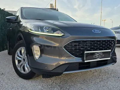 Usado Ford Kuga ST-Line 150 CV (110 kW) 2022 Gris / plata SUV