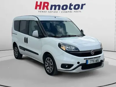 Usado Fiat Doblò Trekking 121 CV (88 kW) 2022 Blanco Monovolumen