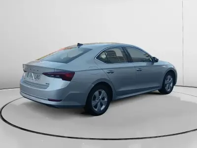 Käytetty Skoda Octavia Ambition 150 HP (110 kW) 2021 Harmaa Sedan