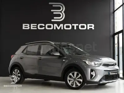 Usado Kia Stonic 84 CV (61 kW) 2023 Gris / plata SUV