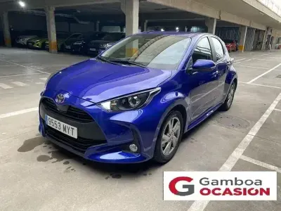 Usado Toyota Yaris Active 116 CV (85 kW) 2025 Azul Utilitario
