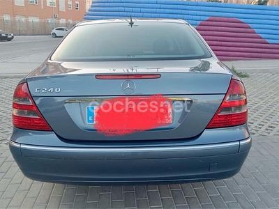 Azul Usado 2003 Mercedes E240 Avantgarde Berlina | 4300 €