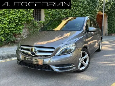 Begagnad Mercedes B180 109 HK (80 kW) 2013 Grå Minibuss