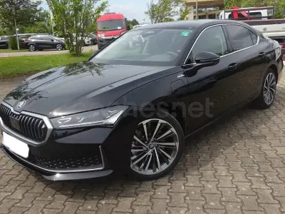 Usado Skoda Superb SportLine 218 CV (160 kW) 2022 Negro Berlina